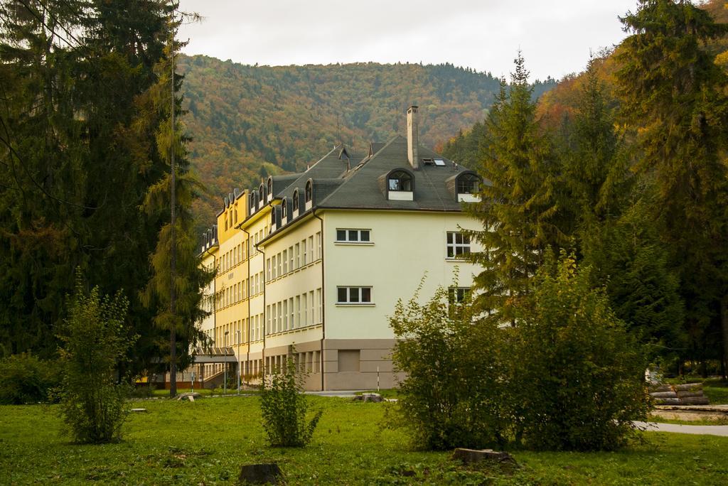 Hotel Skalka 劳耶克特普利采 外观 照片