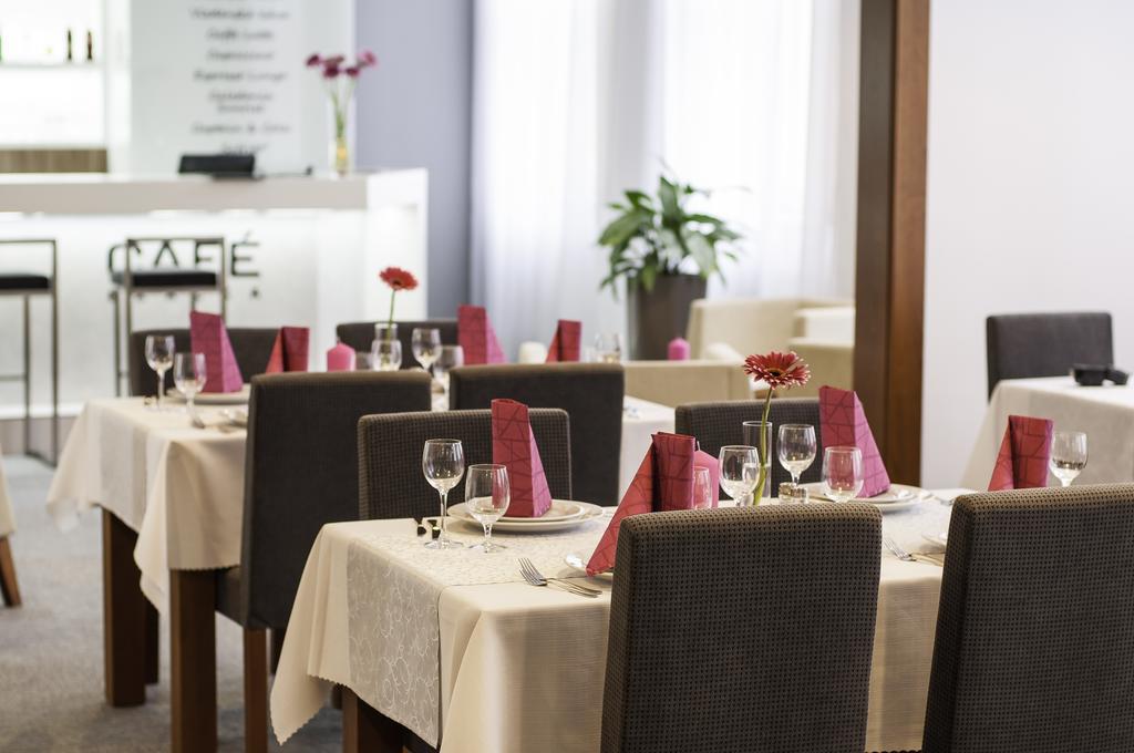 Hotel Skalka 劳耶克特普利采 外观 照片